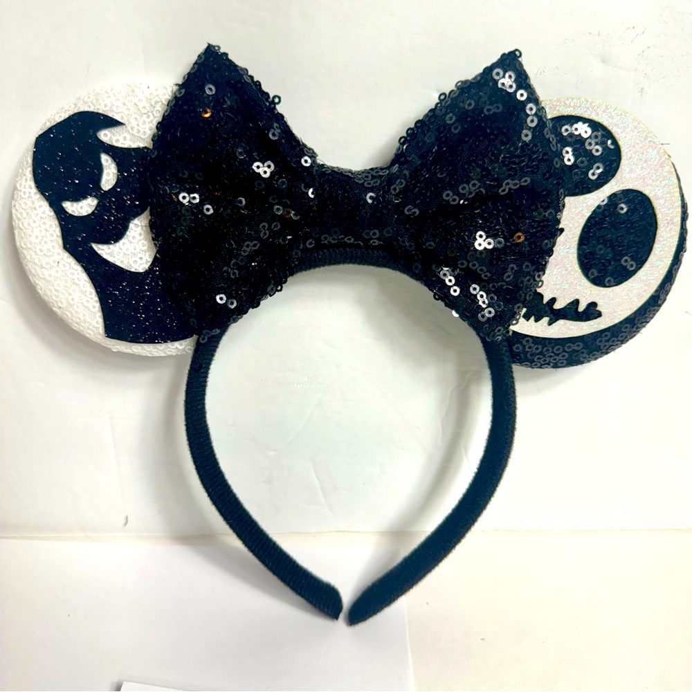 pre-owned Nightmare Before Christmas Minnie Mouse style headband.